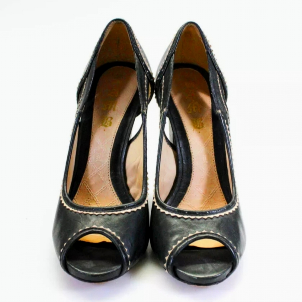 Like new L.A.M.B. leather peep toe size 8.5
